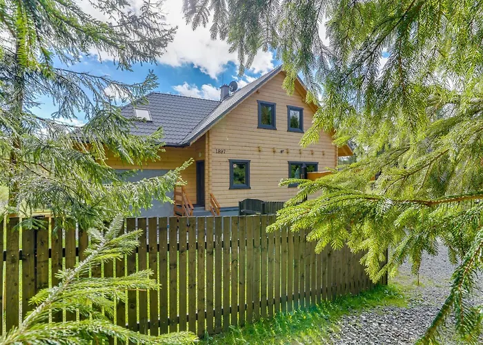 Zakatek Lesny * 伊斯泰布纳